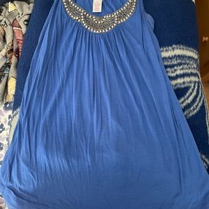 Blue spaghetti flowing tank